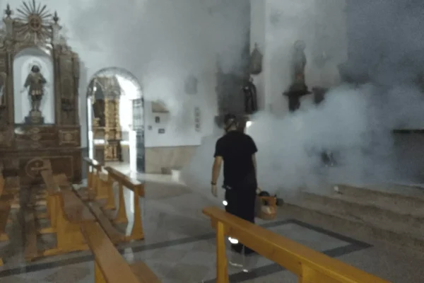 Desinsectación mediante termonebulización en Iglesia